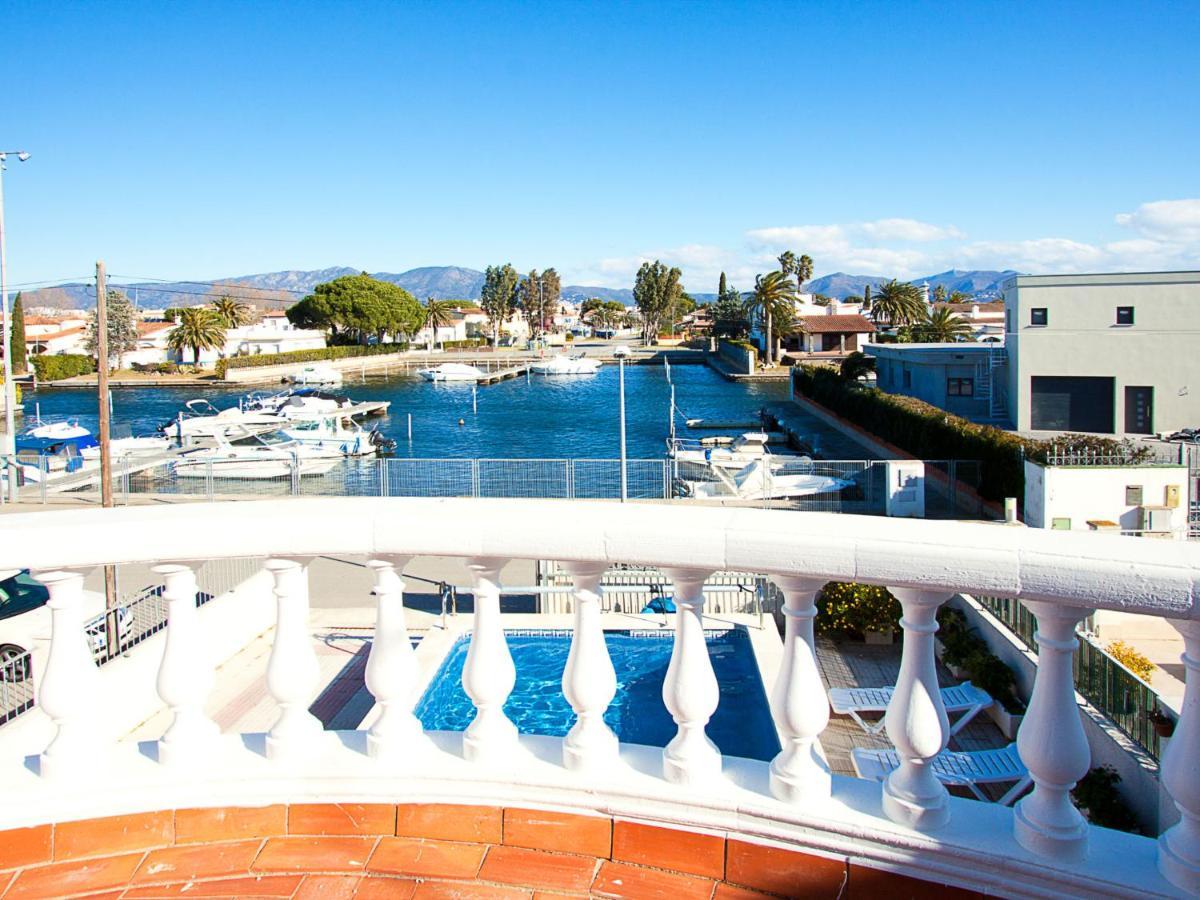 Holiday Home Requesens Canal Эмпуриабрава Экстерьер фото